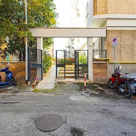 Dell'arte - Metro Linea A Rome