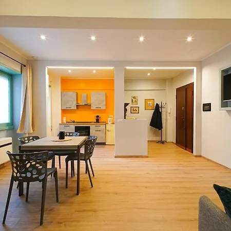 Apartment Dell'arte - Metro Linea A Rome