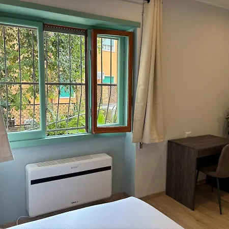 Dell'arte - Metro Linea A Apartment *