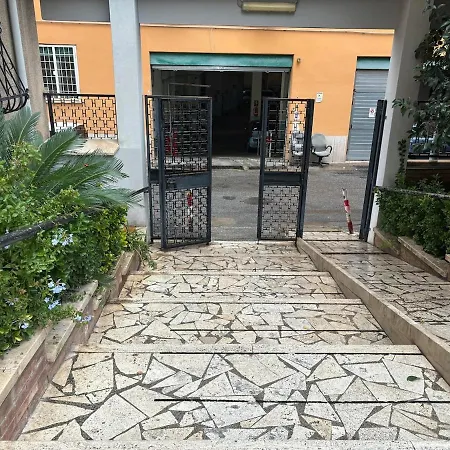 Dell'arte - Metro Linea A Apartment *