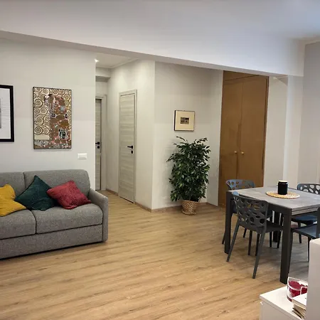 Apartment Dell'arte - Metro Linea A Rome