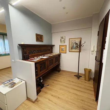 Dell'arte - Metro Linea A 公寓