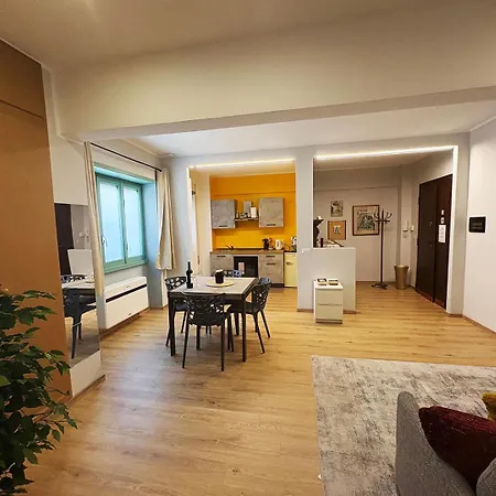 Dell'arte - Metro Linea A 公寓 *