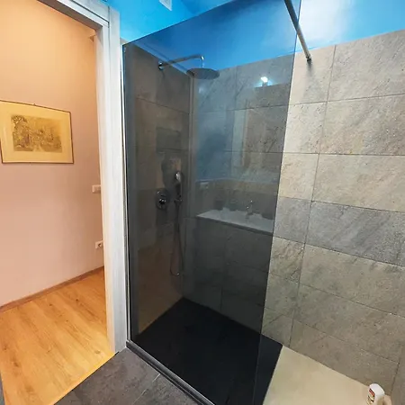 Dell'arte - Metro Linea A *